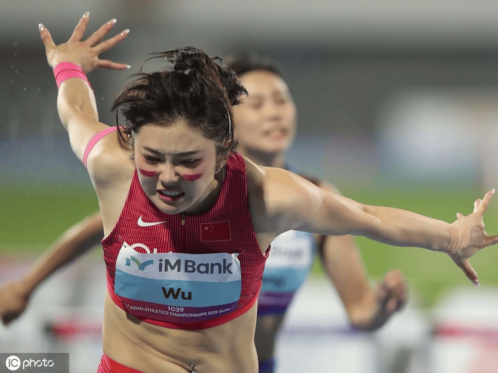 ysbSPORTS-女子田径项目中，中国选手轻松夺魁