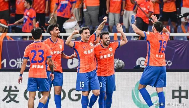 ysbSPORTS-激战正酣：双方球队势均力敌，战况激烈，胜负未分